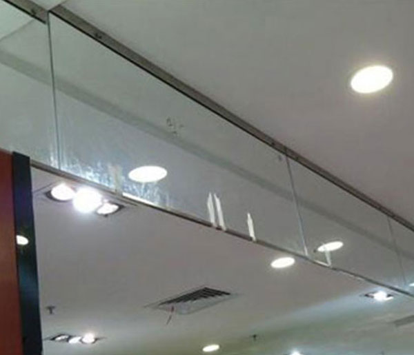 建筑改扩建时，原有挡烟垂壁要调整吗？